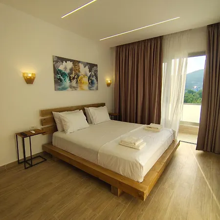 Mario's * Himare